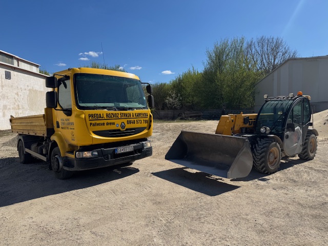 Doprava štrku sklápacím autom